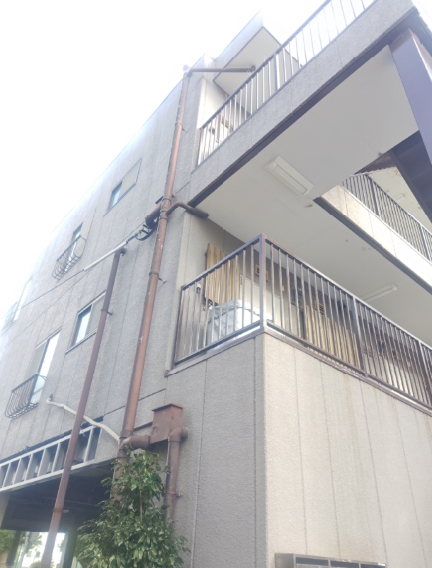 ＪＲ京浜東北線 川崎駅 バス乗車時間：8分 最寄りバス停で下車 徒歩3分 築47年