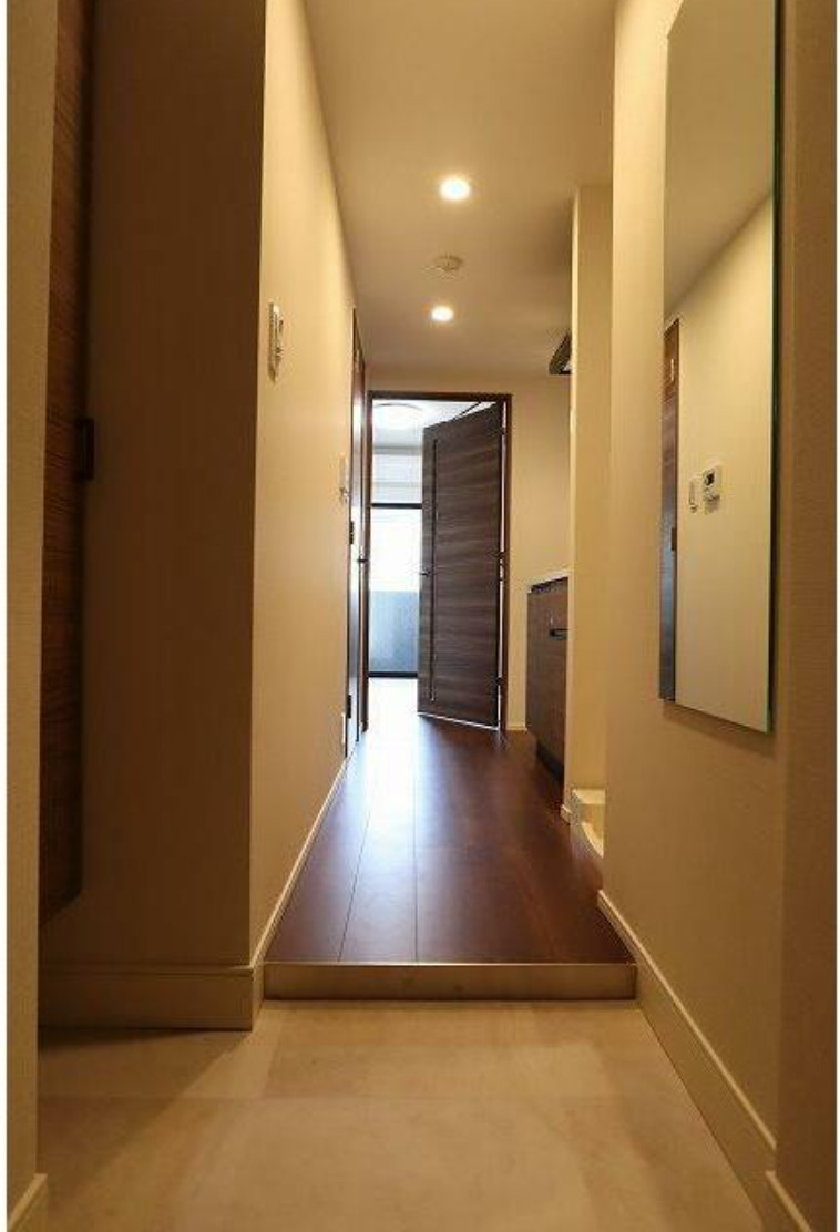 玄関　玄関からお部屋に向けて