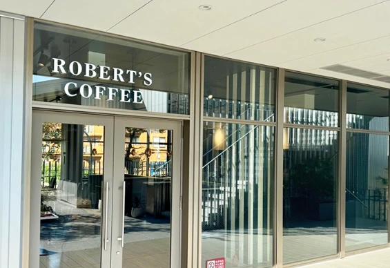 飲食店　ロバーツコーヒー フォレストスクエア仙川店（飲食店）まで240m