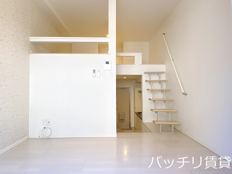 居室・リビング　別号室タイプの為、現状を優先致します。