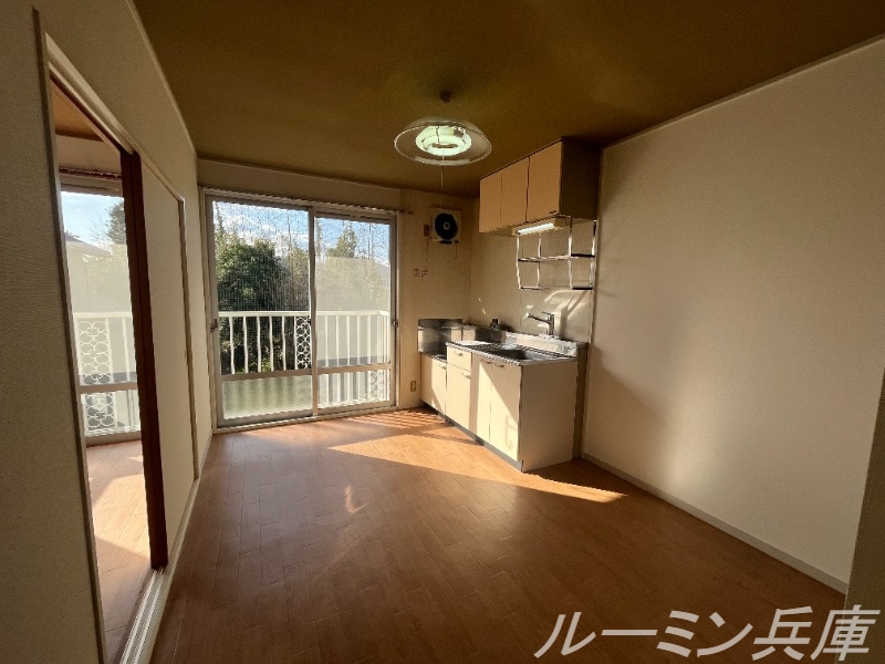 アイランドハイツ桑間B棟の居間写真