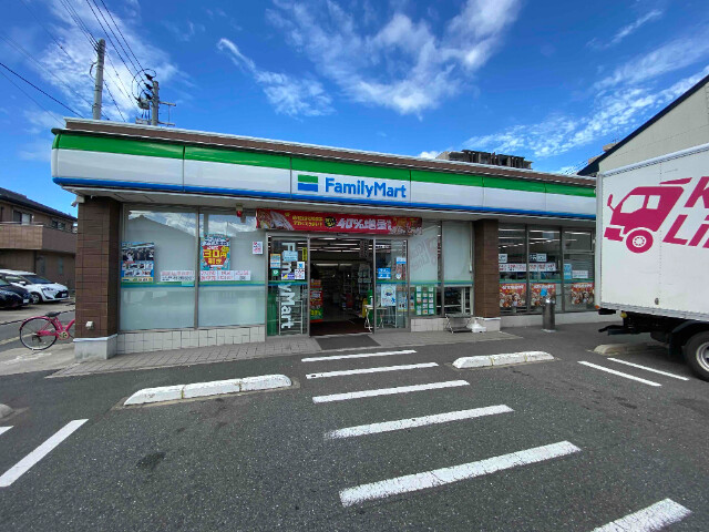 コンビニ　ファミリーマート戸畑沖台二丁目店（コンビニ）まで608m