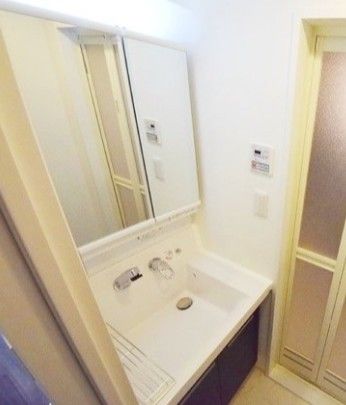 洗面設備　参考写真：別部屋タイプ