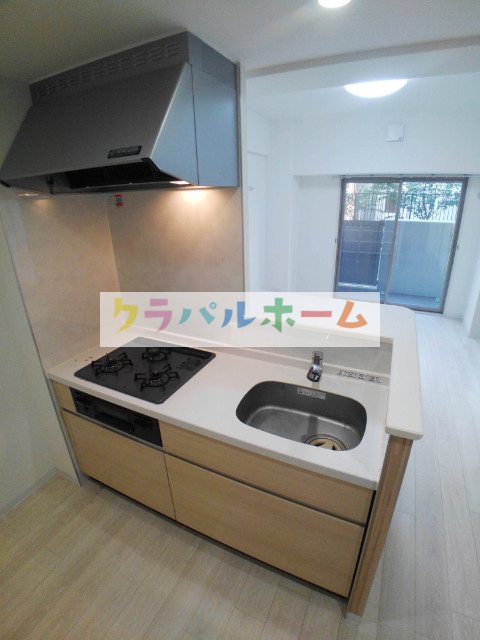 キッチン　グリル付き３口ガスコンロ