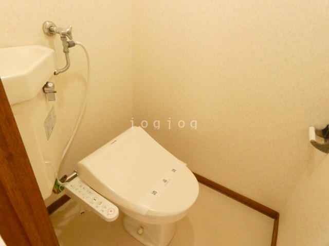 トイレ　温水洗浄便座完備の素敵なトイレです★