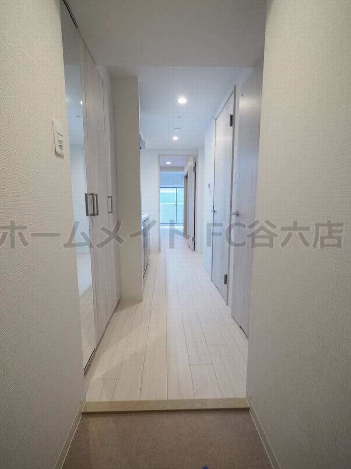 フォーリアライズ本町レクスの玄関写真
