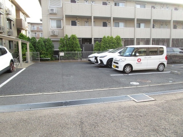 駐車場　駐車場（要空き確認）