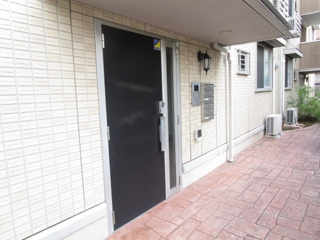 エントランス　オートロック付きエントランス
