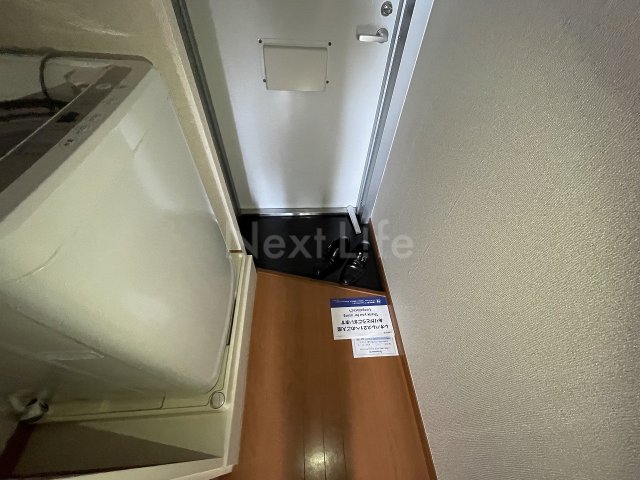 レオパレスK&Hの玄関写真