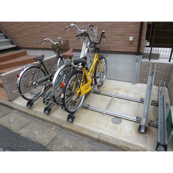 エントランス　自転車置き場