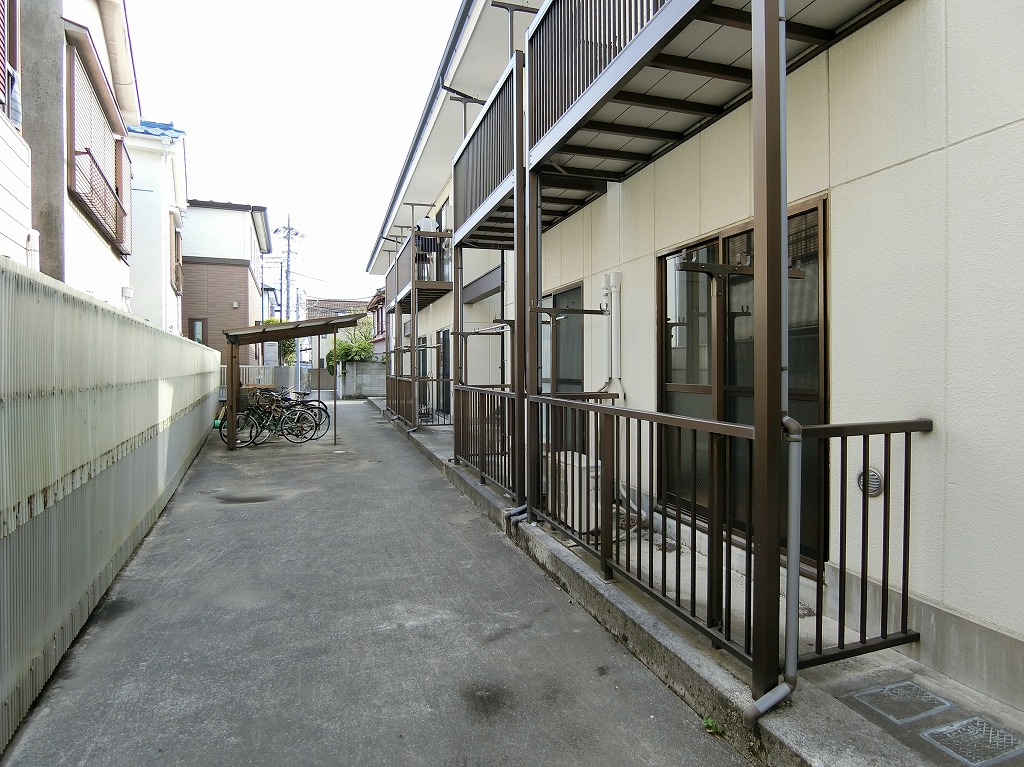バルコニー　不特定多数の人の出入りもほぼないです。