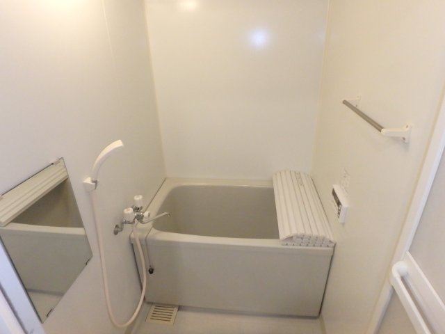 バス・シャワールーム　追い焚き機能付きでいつでも温かいお風呂に入れます☆浴室乾燥機