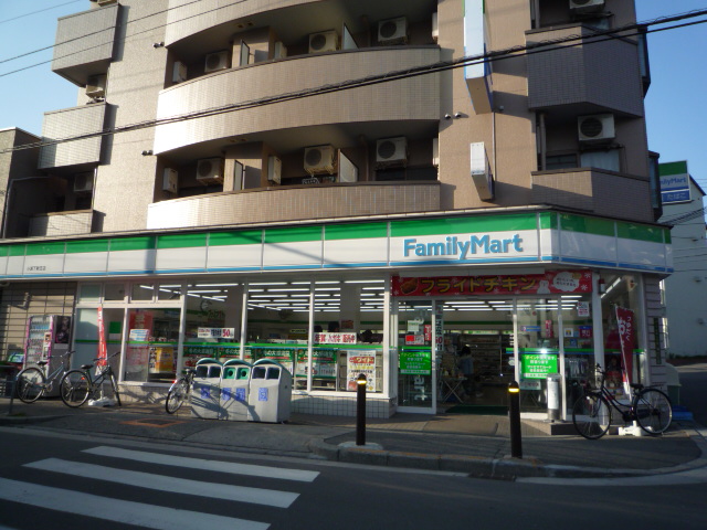 コンビニ　ファミリーマート小浦下新庄店（コンビニ）まで105m