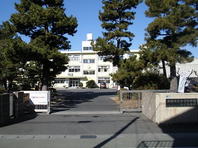 【ロイヤルハイツ白子駅の小学校】