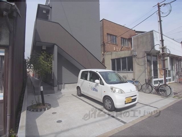 【ヴィラ・タテハラの駐車場】