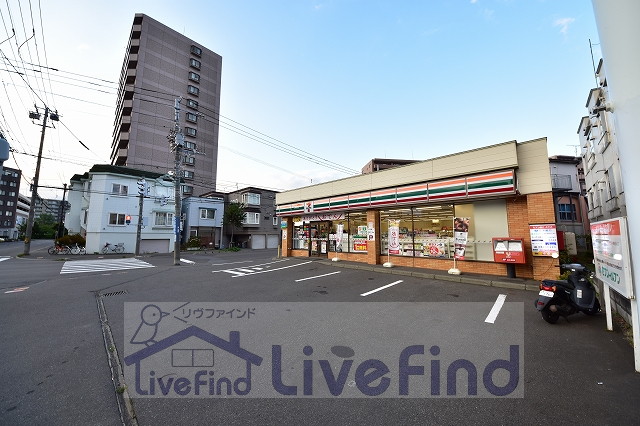 コンビニ　セブンイレブン東札幌5条店（コンビニ）まで353m