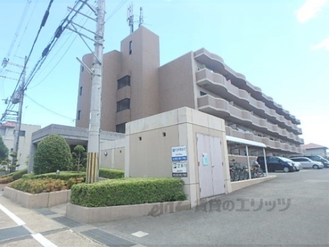 城陽市寺田のマンションの建物外観