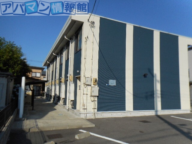 新潟市江南区亀田中島のアパートの建物外観