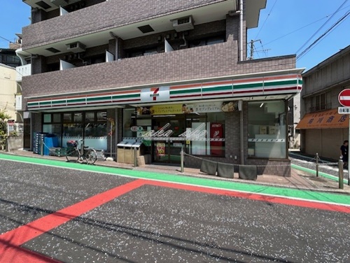 コンビニ　セブンイレブン 横浜南太田店（コンビニ）まで136m