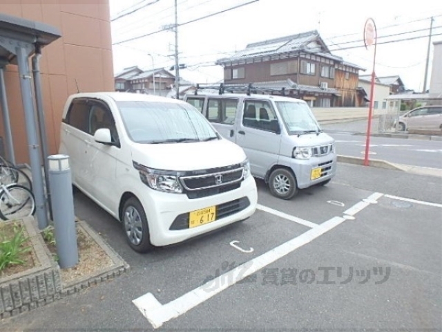 【守山市古高町のアパートの駐車場】