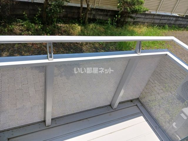 【藤枝市泉町のアパートのバルコニー】