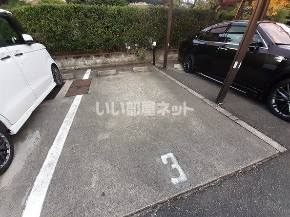 【大和高田市大字有井のアパートの駐車場】