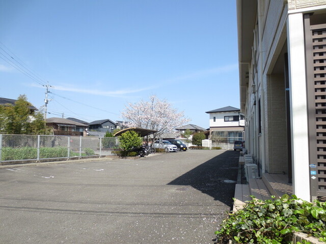 【エスポアール・タカムラの駐車場】