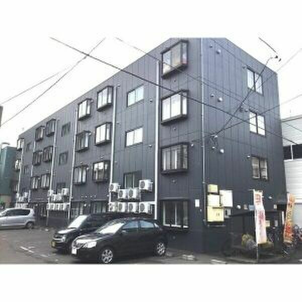 【札幌市中央区南八条西のマンションの建物外観】