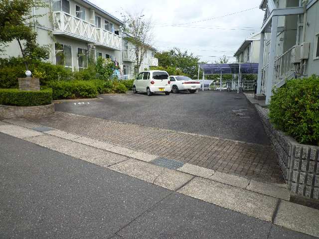 【カーサ滝ノ水　Ｃ棟の駐車場】