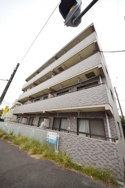 横浜市瀬谷区二ツ橋町のマンションの建物外観