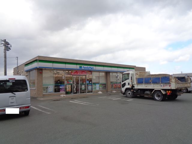 コンビニ　ファミリーマート（コンビニ）まで1100m