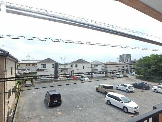 【坂戸市山田町のマンションの駐車場】