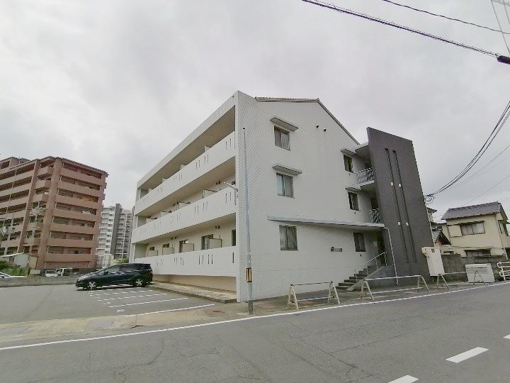 【倉敷市寿町のマンションの建物外観】