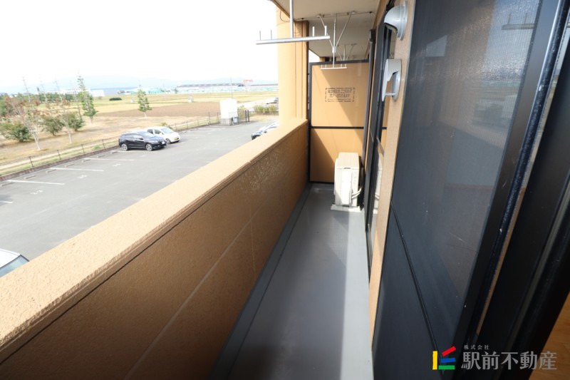 バルコニー　洋室の収納です。