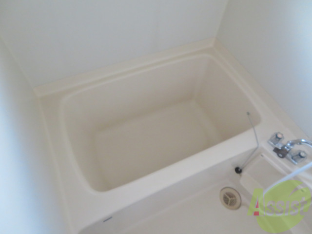 バス・シャワールーム　湯舟に浸かってこころもからだもリフレッシュできます。