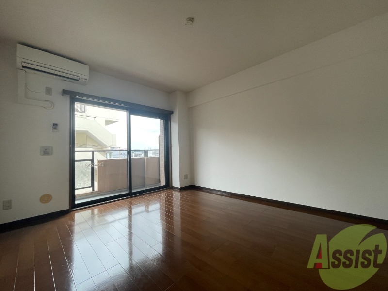 居室・リビング　日当たりも良く、広々としたお部屋でゆったり休めます。