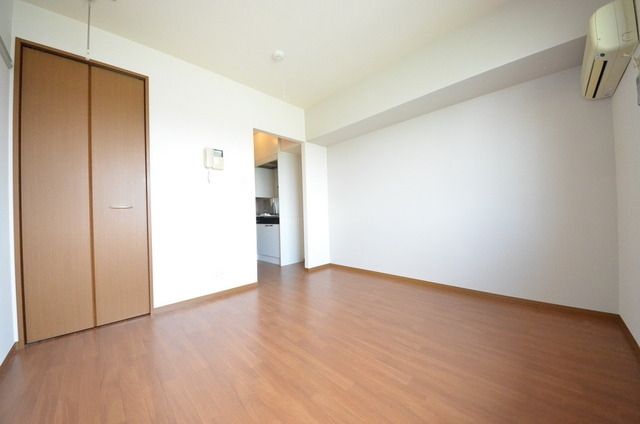 居室・リビング　綺麗なフローリングのお部屋です♪