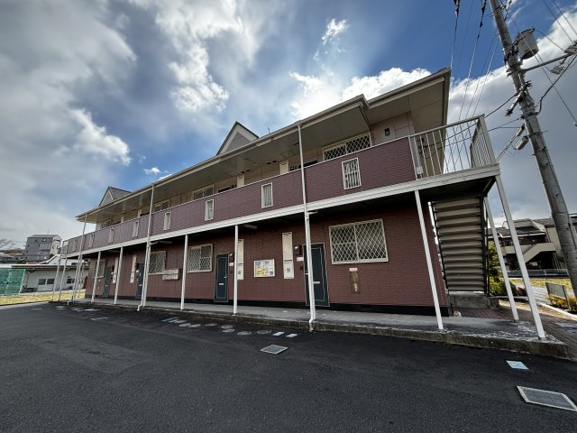 河辺ハイマートＡの建物外観