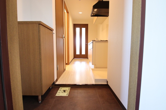 玄関　※別部屋の参考写真です