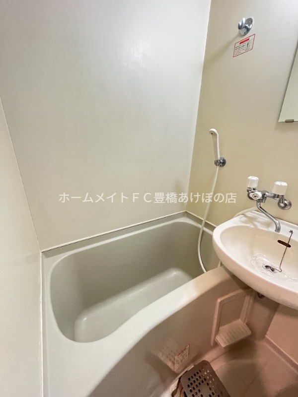 バス・シャワールーム　同型別部屋写真（反転）