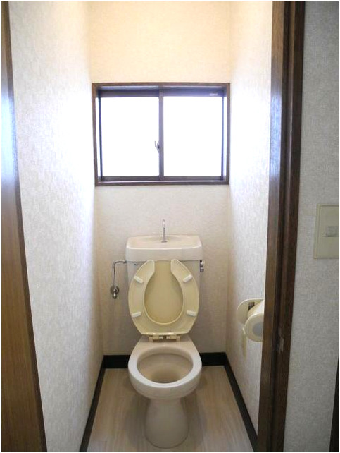 トイレ　トイレに窓あり