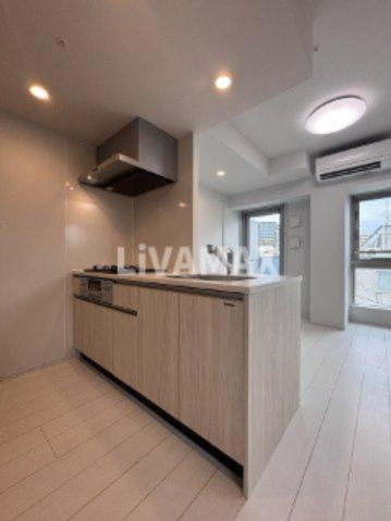 キッチン　別号室につきフローリングが異なります。