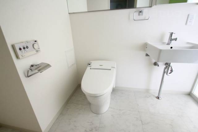 トイレ　別号室の写真使用