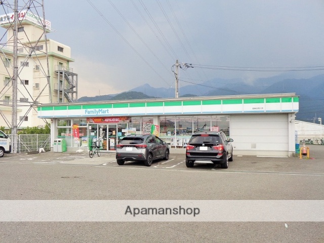 コンビニ　ファミリーマート　西条加茂川店（コンビニ）まで669m