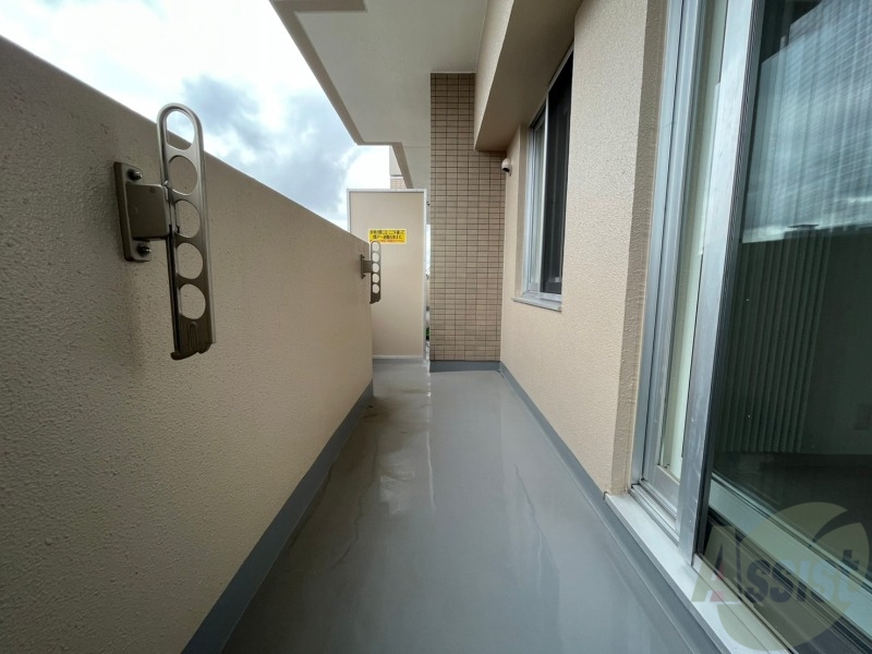 バルコニー　窓を開けると風通しも良く、気分も上がりそう！