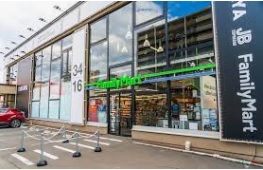 コンビニ　ファミリーマート地下鉄新道東駅前店（コンビニ）まで448m