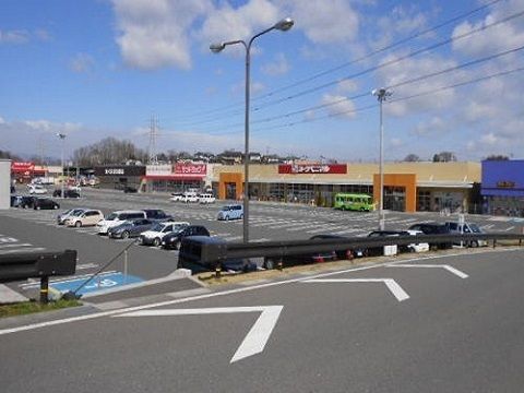 ショッピングセンター　メガステージ須賀川（ショッピングセンター）まで2400m