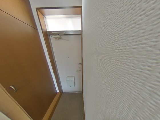 玄関　※別号室の写真です