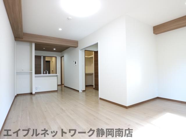 居室・リビング　こちらの居間で趣味の時間をお楽しみください