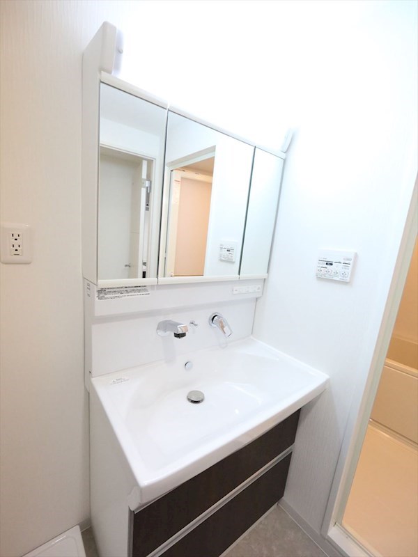 洗面設備　脱衣所　シャンプードレッサー　室内洗濯機置き場